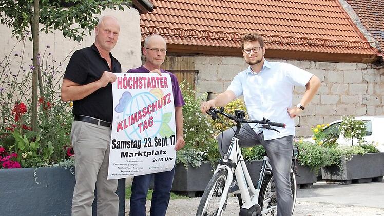 Gerald Brehm, Karli Biendarra und Thomas Oppelt (von links) werben für den Klimaschutztag im September. Foto: Anna-Lena Deuerling