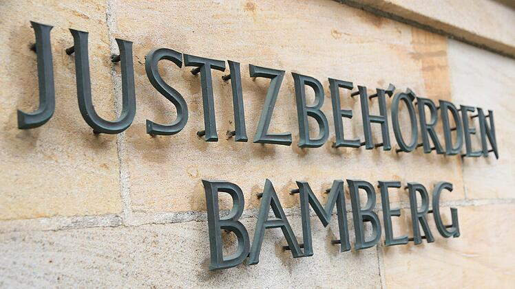 Fünf Angeklagte müssen sich vor dem Landgericht in Bamberg wegen Drogenhandels verantworten. Foto: Ferdinand Merzbach