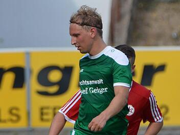 "No-Look"-Pässe gehören auch zum Repertoire von Friesens David Daumann. Am Sonntag will er  auf jeden Fall den Durchblick behalten und mit seinen "Grünen" beim Landesliga-Schlusslicht TSV Sonnefeld den zweiten Saisonsieg einfahren. Gunther Czepera