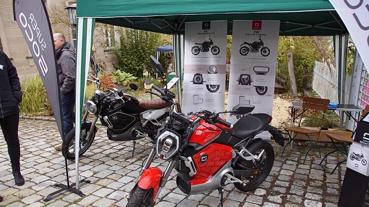 Auch Elektro-Mopeds wurden erstmals beim Tag der offenen Tür im UBIZ präsentiert.Sabine Weinbeer