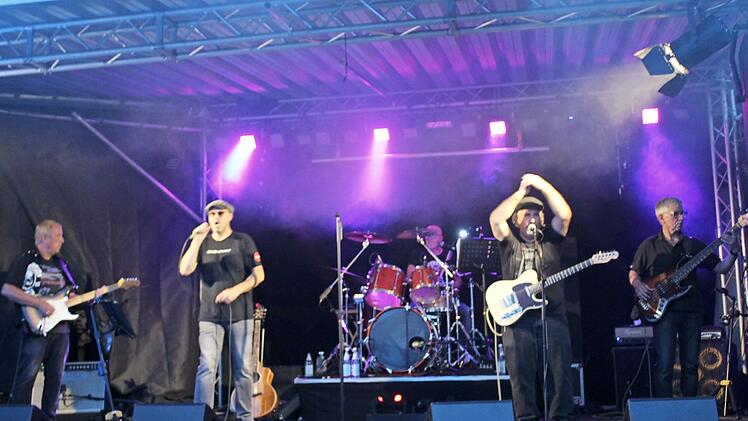 „Night Patrol“ spielten Rock-Klassiker der 1970er und 1980er Jahre.