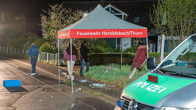 Explosion am Karfreitag - Unbekannte sprengen Zigarettenautomat in die Luft