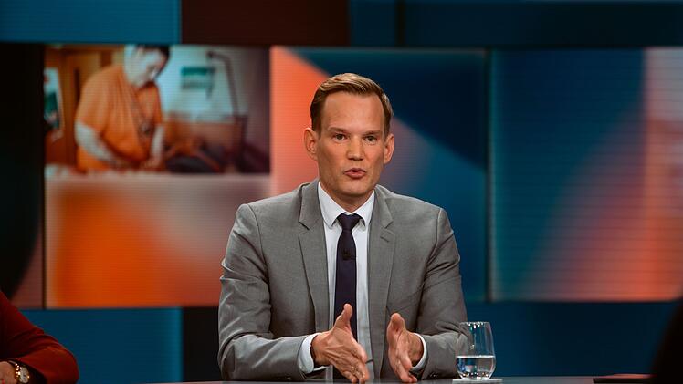 CDU-Gesundheitspolitiker Hendrik Streeck versicherte, die "richtige" Pflegereform werde noch kommen.