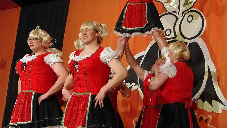 Die megaerotischen Girls der "Ranzengarde" tanzten zum "Alpenrausch".