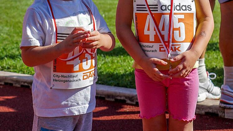 Xaver Pich und Romy Satzinger liefen bei den Bambinis mit.