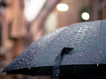 Wie oft man wohl an diesem Wochenende den Regenschirm brauchen wird? Die Wetteraussichten sind sehr wechselhaft. Foto: pexels.com