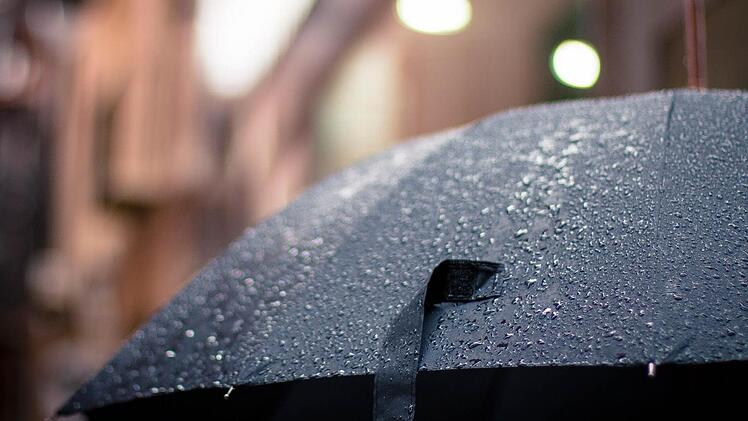 Wie oft man wohl an diesem Wochenende den Regenschirm brauchen wird? Die Wetteraussichten sind sehr wechselhaft. Foto: pexels.com