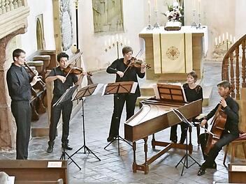 Das Barockensemble "più mosso" bot seinen Zuhörern am Sonntagabend bei seinem Konzert in der Burkardskirche in Königsberg eine musikalische Reise in den Sommer Italiens.  Foto: Gerold Snater
