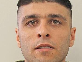 Mit diesem Foto fahndet die Polizei nach dem flüchtigen Jan Agha Hamidi. Foto: Polizeipräsidium Oberfranken