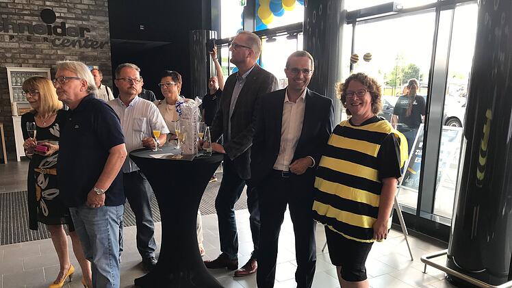 Bayreuth: Edeka hat "Super-Center" eröffnet - neue Mega-Filiale bietet Hofladen und 40.000 Produkte