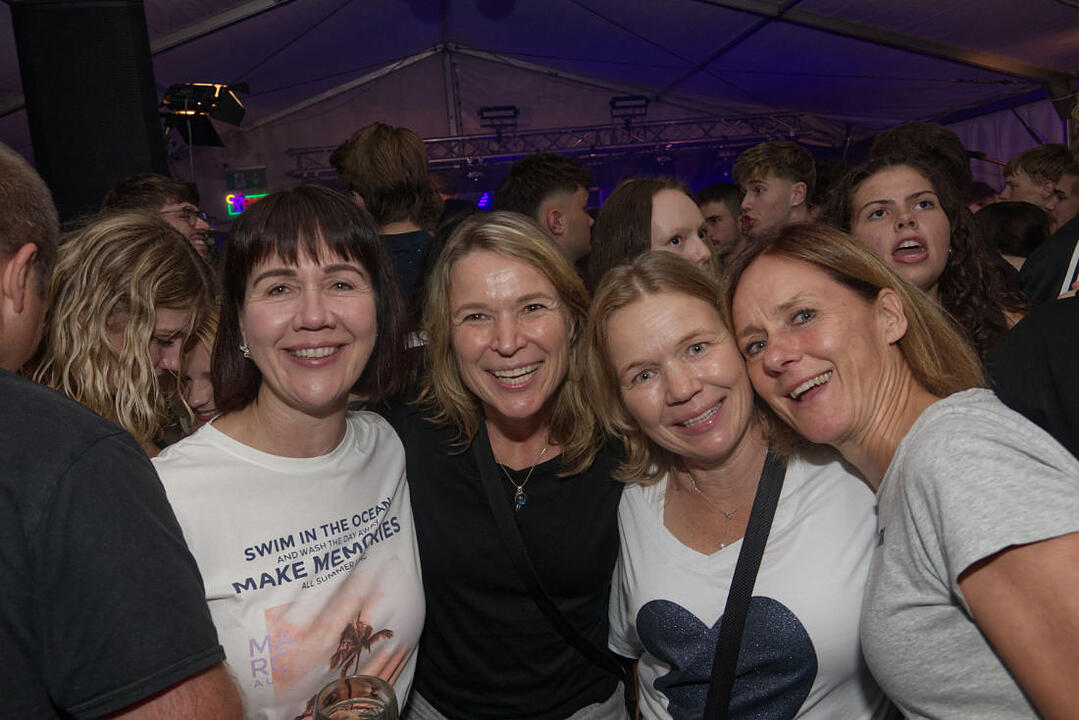 Freitag: Bieranstich & Partyband
