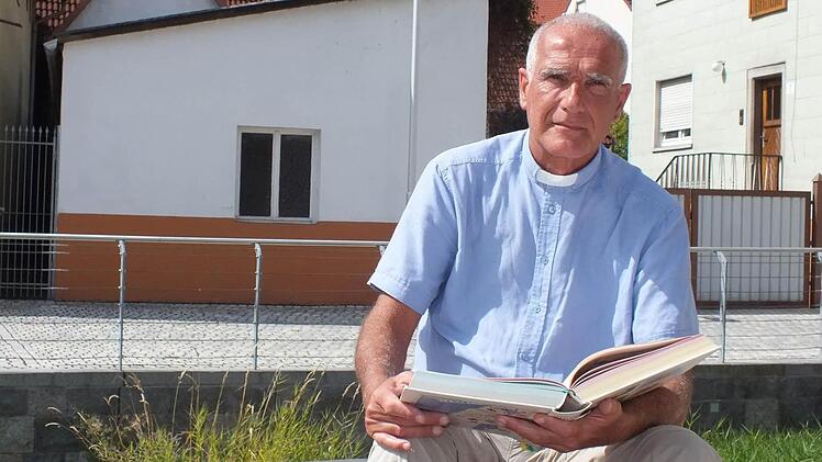 Der argentinische Priester Daniel Jany hat in Burkardroth wieder die Urlaubsvertretung übernommen.  Foto: Björn Hein