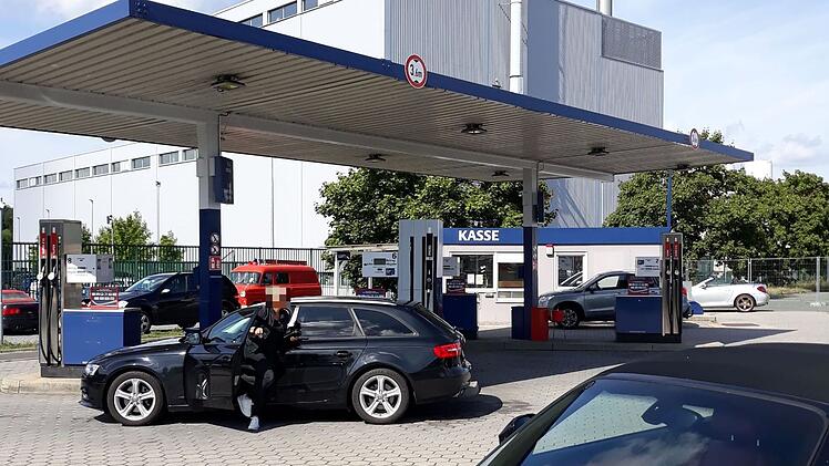 Bayreuth: Beliebte Tankstelle wird abgerissen - Tankwart ist nach 35 Jahren arbeitssuchend
