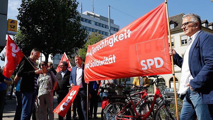 Das Bündnis gegen Rechtsextremismus trifft sich am Samstag am Bahnhof unter dem Motto: "Nazis vertreiben, Flüchtlinge bleiben!" Foto: Matthias Hoch