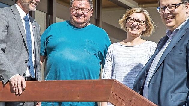 Bei der Vorstellung in Lichtenfels (von links): HWK-Hauptgesch&auml;ftsf&uuml;hrer Thomas Koller, Kreishandwerksmeister Mathias S&ouml;llner, Jessica Herrmann, Mitarbeiterin in der Gesch&auml;ftsstelle, und Gesch&auml;ftsstellenleiter Danny Dobmeier  Foto: Frank Wunderatsch