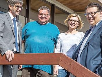 Bei der Vorstellung in Lichtenfels (von links): HWK-Hauptgesch&auml;ftsf&uuml;hrer Thomas Koller, Kreishandwerksmeister Mathias S&ouml;llner, Jessica Herrmann, Mitarbeiterin in der Gesch&auml;ftsstelle, und Gesch&auml;ftsstellenleiter Danny Dobmeier  Foto: Frank Wunderatsch