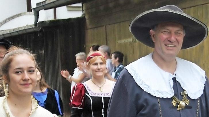 Landrat Klaus Löffler war ebenfalls beim historischen Festzug dabei - stilecht. Foto: Veronika Schadeck