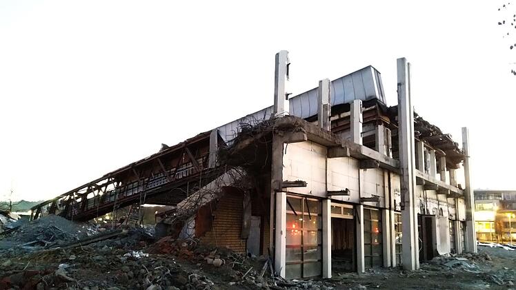 Impressionen vom Abriss der Coburger Angerhalle: 27. FeburarFoto: Jochen Berger