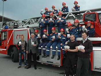 Die Feuerwehrleute freuen sich schon auf viele interessierte Kinder in den Ferien. Foto: Edwin Meißinger