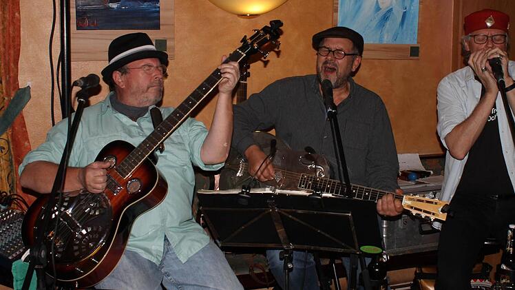 Blues-Liebhaber waren im Café Wagner bei "Papa Legba's Blues Lounge" richtig.