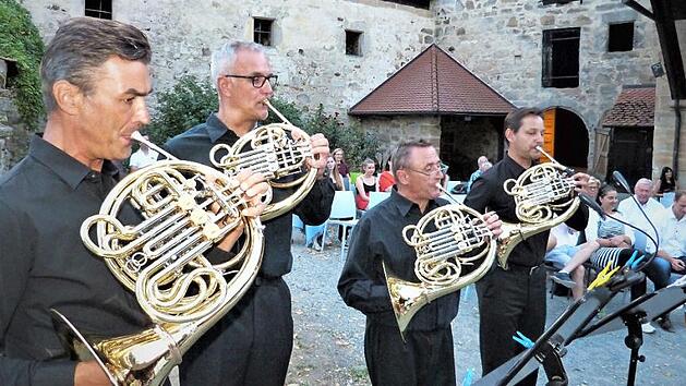 Die Hornisten der Bayreuther Festspiele kommen am 8. August wieder in den Schlosshof Wernstein. Foto: Archiv/Werner Reißaus