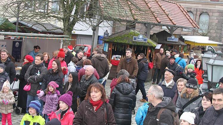 Wenn Christkind Savina hoch zu Roß auf den Weihnachtsmarkt in der Blaich einreitet, dann ist das immer der Höhepunkt für die Kinder.