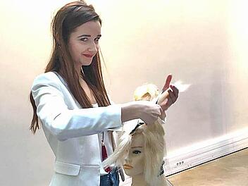 Laura Wanka aus Neuenmarkt bei der Schulung in Paris. Foto: privat