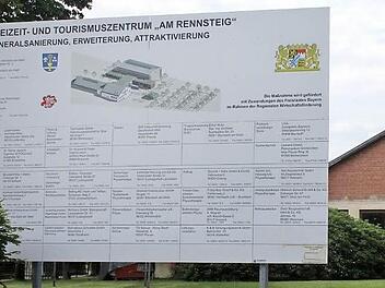 Architekt Winfried Lebok ist zuversichtlich, dass bei der Sanierung des Freizeit- und Tourismuszentrums der Zeit- und Kostenrahmen eingehalten werden kann. Foto: Veronika Schadeck