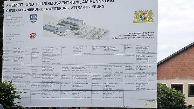 Architekt Winfried Lebok ist zuversichtlich, dass bei der Sanierung des Freizeit- und Tourismuszentrums der Zeit- und Kostenrahmen eingehalten werden kann. Foto: Veronika Schadeck