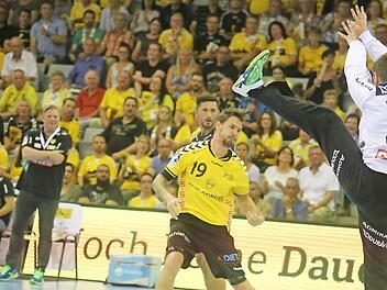 Coburgs bester Spieler Steffen Coßbau scheiterte nur einmal an "Löwen"-Torsteher Andreas Palicka, ansonsten lochte der gebürtige Magdeburger in Diensten der Vestestädter fünf Mal sicher ein. Der 19:31-Erfolg des Deutschen Meisters in der HUK-Arena war am Ende standesgemäß, doch die Gastgeber verkauften sich vor 3274 Zuschauern sehr teuer.