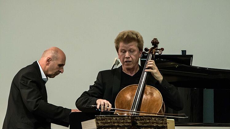 Der Cellist Michal Kanka und der Pianist Jaromir Klepác gastierten in Coburg.Foto: Jochen Berger