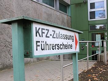 Die Zulassungs- und Führerscheinstelle am Kulmbacher Landratsamt ist wegen vieler Krankheitsfälle geschlossen. Foto: Alexander Hartmann