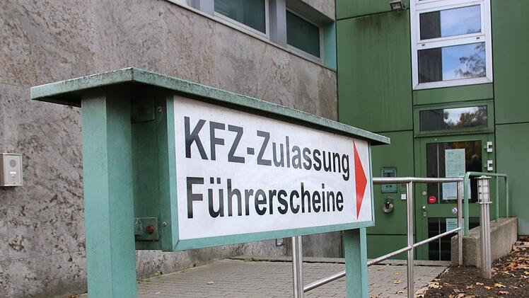 Die Zulassungs- und Führerscheinstelle am Kulmbacher Landratsamt ist wegen vieler Krankheitsfälle geschlossen. Foto: Alexander Hartmann