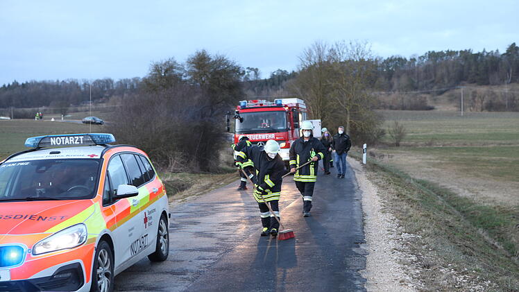 Im Wassergraben gelandet: BMW-Fahrer verliert die Kontrolle &uuml;ber sein Fahrzeug