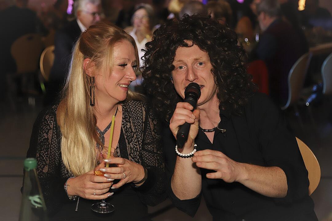 Es wurde in das Jahr 2025 gefeiert.