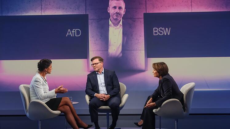 Sandra Maischberger (rechts) empfing Sahra Wagenknecht und Carsten Schneider zu einer kontrovers gef&uuml;hrten Diskussion.