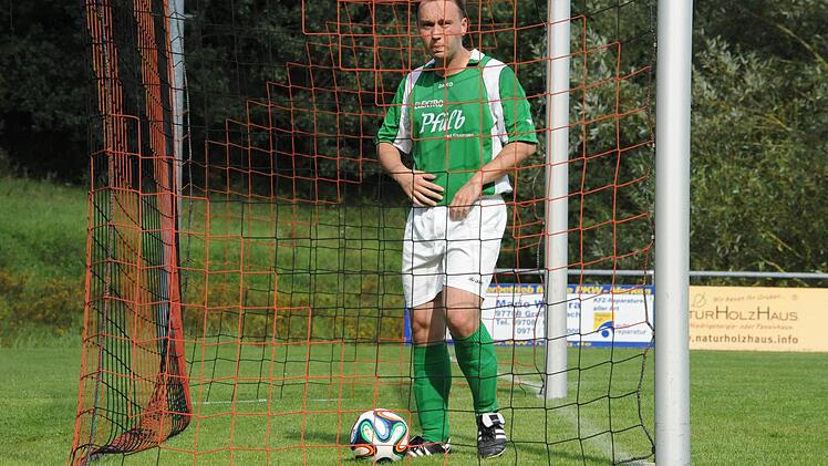 Ball und Spieler hinter der Torlinie - das verheißt nichts Gutes für den TV Jahn Winkels. Foto: Hopf