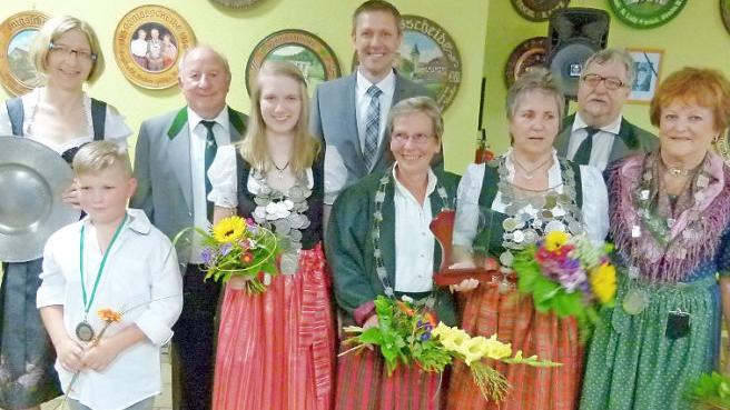 Siegerehrung bei den Rödentaler Schützen (von links): Cornelia Stichert, Ben Forkel, Werner Krug, Celine Stichert, Marco Steiner, Christina Schäftlein, Birgit Engel, Herbert Krug und Erika Popp. Foto: Lothar Weidner