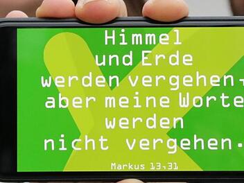 Immerhin 260 Follower hat das "Kross"-Projekt in Schweinfurt auf Instagram. Das Team stellt Bilder von den Jugendgottesdiensten ein und diskutiert jeden Donnerstag mit Jugendlichen über das Sonntagsevangelium.  Foto: Ralf Ruppert