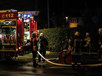 Großwelzheim: 86-Jährige leblos aus brennendem Haus geborgen