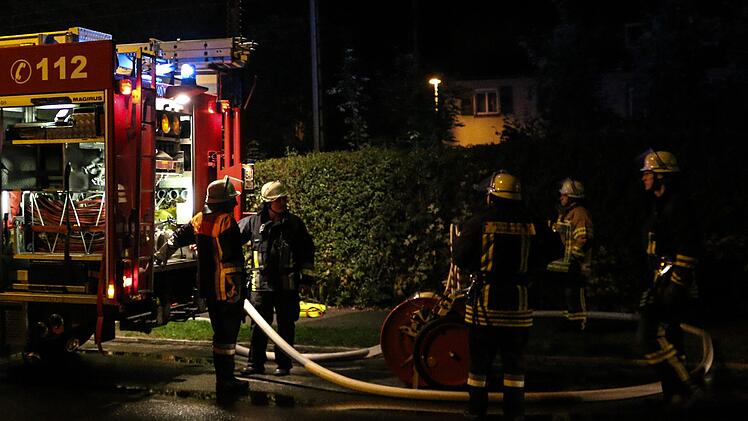 Kellerbrand in Nürnberger Süden: Feuerwehr  im Einsatz