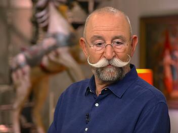 Ein merkw&uuml;rdiges Ger&auml;t sorgte bei Horst Lichter in der Mittwochsausgabe von "Bares f&uuml;r Rares" (ZDF) f&uuml;r gro&szlig;e Verwirrung: Der Moderator tippte hartn&auml;ckig auf einen Spielautomaten - mit oder ohne Geld. Detlev K&uuml;mmel schmunzelte, f&uuml;r ihn handelte es sich um ein Kunstobjekt. Und im H&auml;ndlerraum? Dort eskalierte die Begeisterung zum "LSD-Traum".