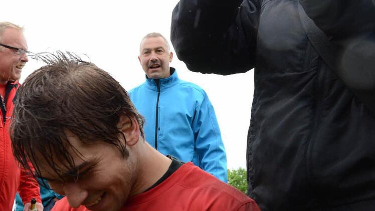 Schnappschüsse nach dem Titelgewinn mit dem Sieg in Albertshausen.