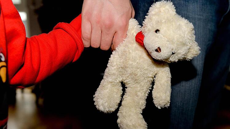 Ein 33-jähriger Mann aus dem Maintal im Kreis Haßberge wurde am  Montag wegen sexuellen Missbrauchs seiner Stieftochter zu einer Freiheitsstrafe verurteilt.  Symbolbild: Ronald Rinklef