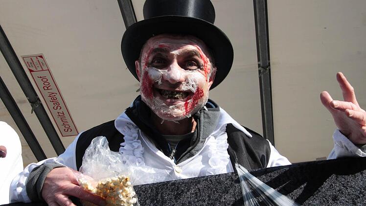 Marktplatztreiben in Stadtsteinach. Foto: Jürgen Gärtner