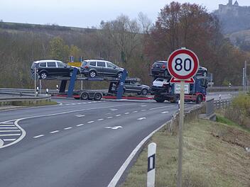 Ein Kreisverkehr soll an der Kreuzung der Bundesstraße 287 in Richtung Langendorf gebaut werden.  Foto: Winfried Ehling