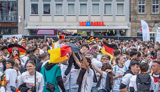 Bamberg feiert ausgelassen den Sieg der Nationalmannschaft auf Fanmeile