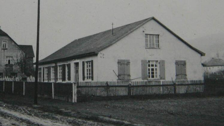 In diesem Gebäude in Zeyern gründete Georg Engelhard sen., der Großvater der heutigen Inhaber, die Schreinerei Engelhard.
