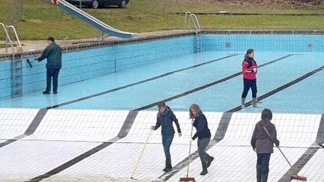 Der ehrenamtliche Einsatz der Schwimmbadfreunde Weißenbrunn für das Schwimmbad und damit für die Attraktivität der Gemeinde hat sich gelohnt.  Foto: K.H. Hofmann