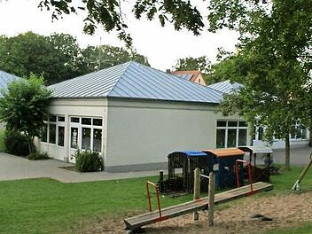 Der Kindergarten in Wonfurt soll nicht zur Dauerbaustelle werden; deshalb will der Gemeinderat jetzt die Möglichkeiten einer Förderung für eine umfassende Sanierung abklären. Der Sanierungsbedarf wurde bereits ermittelt und liegt bei rund 700 000 Euro.  Foto: Sabine Weinbeer